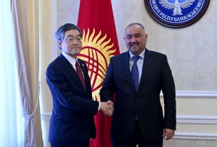 Торага Нурланбек Шакиев принял посла Японии в Кыргызстане Хидэки Года