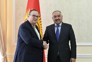 Торага Нурланбек Шакиев принял Посла США в Кыргызстане Лесли Вигери