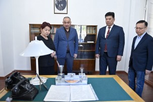 Торага Нурланбек Шакиев посетил дом-музей государственного и политического деятеля Исхака Раззакова