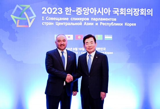 Торага Нурланбек Шакиев встретился с Председателем Национальной ассамблеи Кореи Ким Чжин Пхё