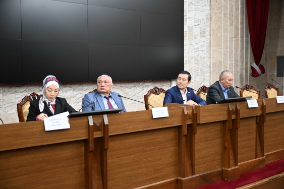 "Ыйман Нуру" парламенттик фракциясы "Кыргыз Республикасында стратегиялык пландоо жөнүндөгү" мыйзамга карата КР Президентинин каршы пикирин карады